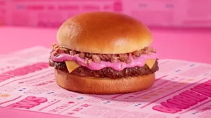 Special burger with pink sauce (Source: Burger King Brazil)